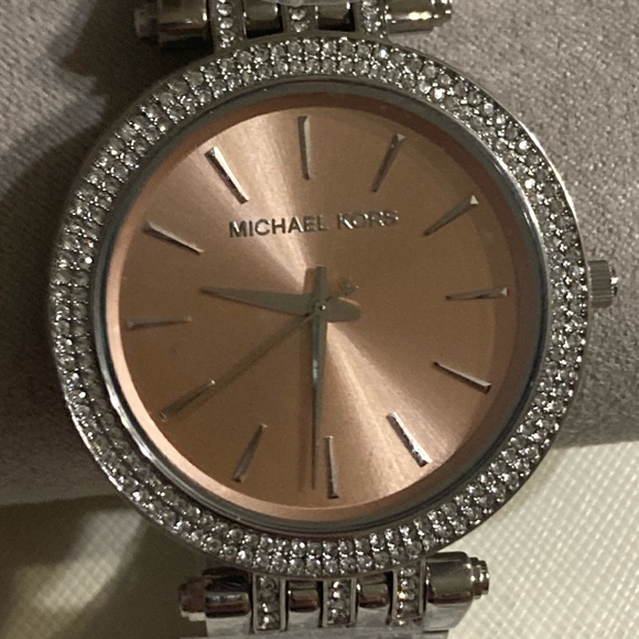 Reduced! NWT Authentic Michael Kors Watch - Picture 9 of 13